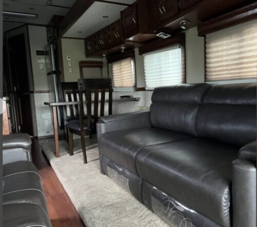 2007 Volvo/Showhauler Dual Slide Coach D-12 4654HP, Automatic, 115k Miles, Loaded, Available Tdoay - Image 13